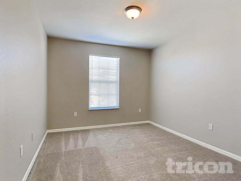 Building Photo - 10763 Carloway Hills Dr