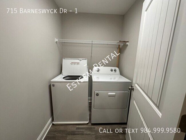 Building Photo - 715 Barneswyck Dr