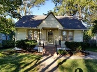 Building Photo - 3 Bed 2 Bath Newly Remodeled