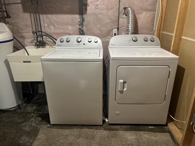 Building Photo - 9059 Oriole Ln