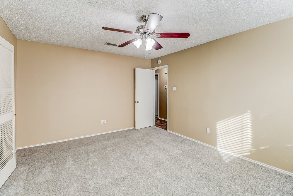 Building Photo - 1350 Greenbriar Ln