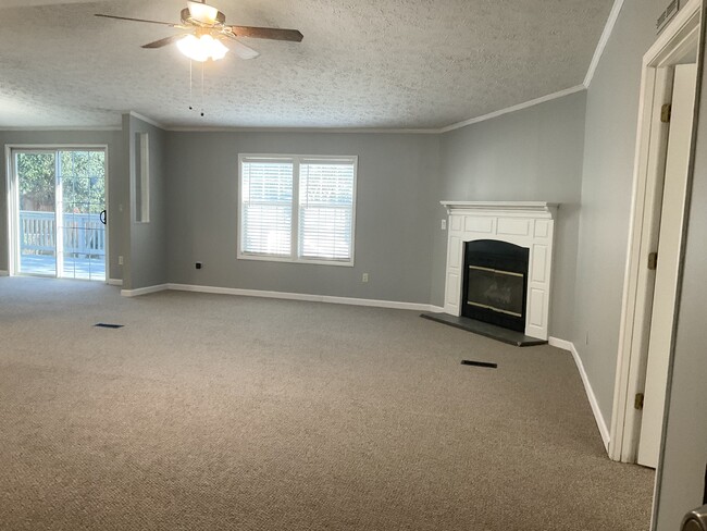 Building Photo - 1110 Fifty Lakes Dr