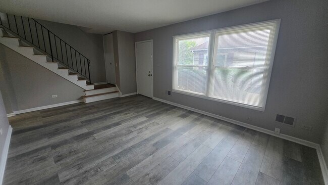 Building Photo - 1688 Queensbury Cir