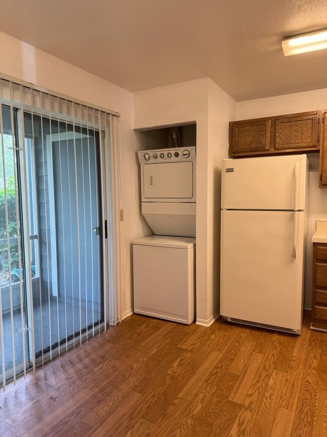 Building Photo - Manors of Bryn Mawr 2 Bed 2 Bath Condo AVA...