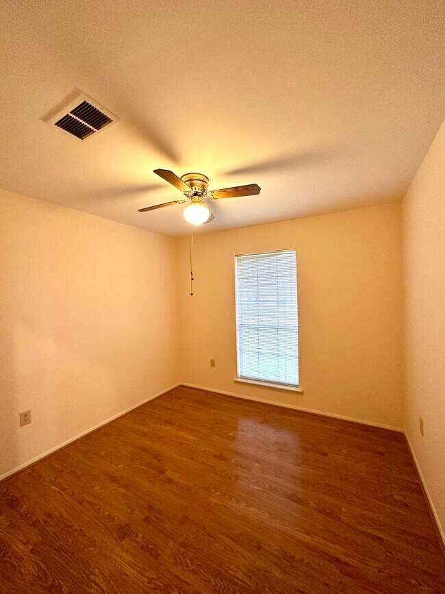 Building Photo - 3BR 2BA House in South River Oaks