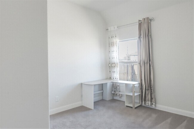 Building Photo - 601 Cherry Tree Ln