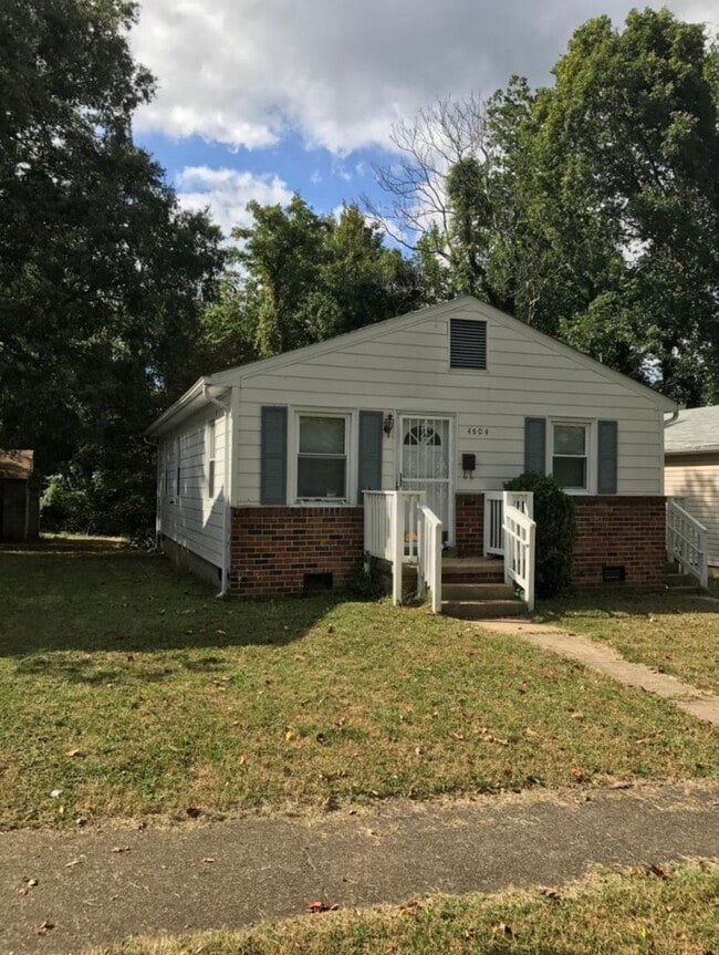 Building Photo - 3 bedroom house on quiet dead end! All ele...