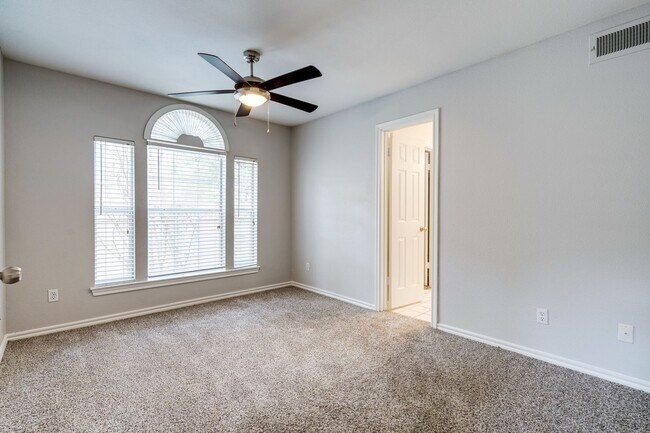 Building Photo - Pointe  360 222 - Go West - 2222 / 360 - Hill Country Paradise - 2bd / 2ba - Garage  - Pool - Nat...