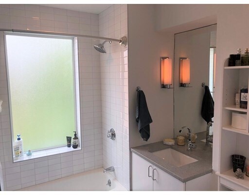 Building Photo - 623 Tremont St