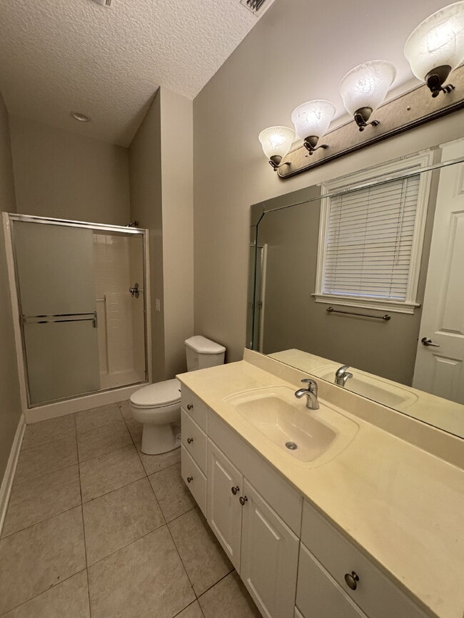 Building Photo - 4 bedroom 4 bath in gated community in Ora...
