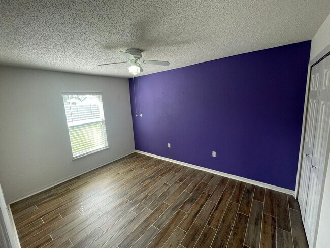 Building Photo - Spacious 4 Bedroom, 2 bath home