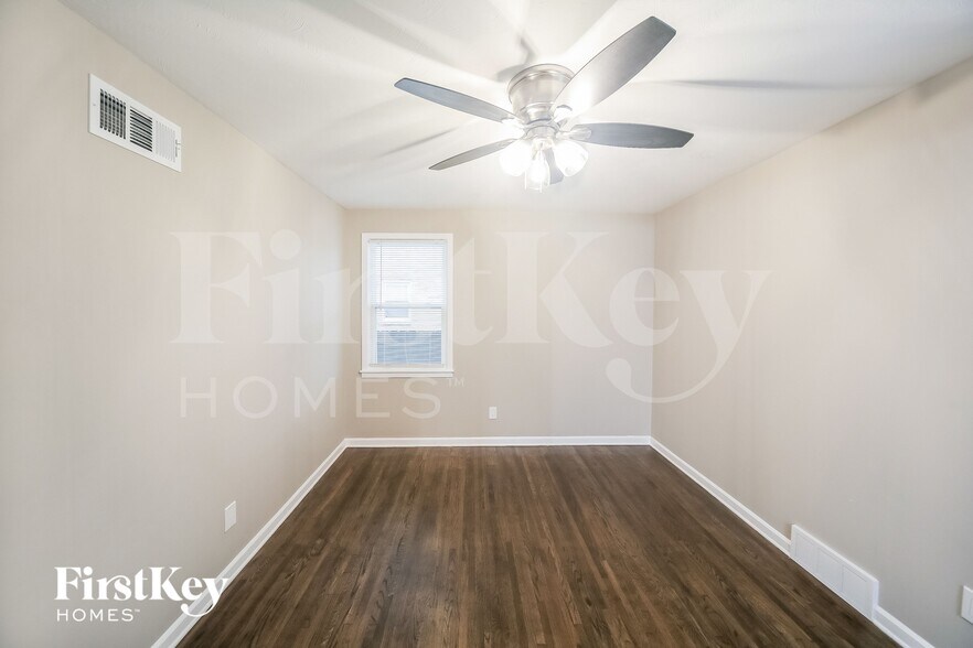 Building Photo - 1829 Downing St