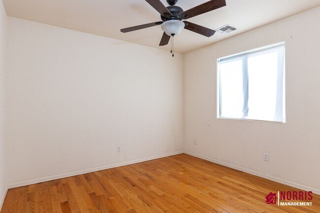 Building Photo - Beautiful Large Home Available Now!