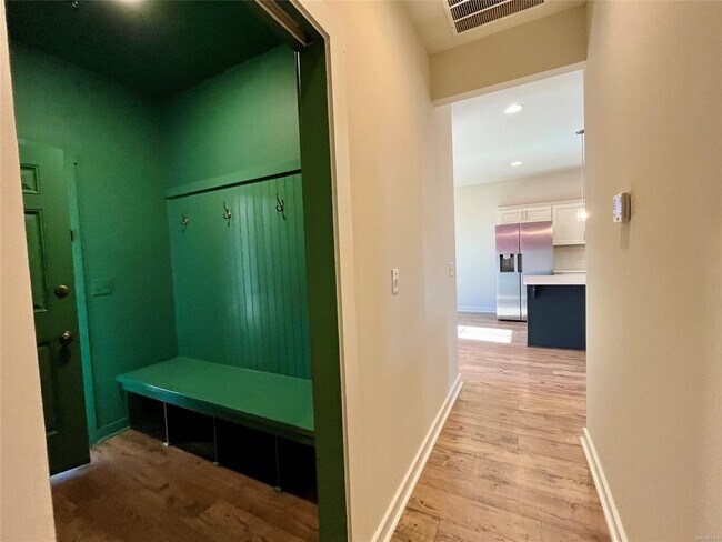 Building Photo - 876 Hedgefield Way