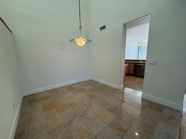 Building Photo - BEAUTIFUL 3 BEDROOM 3 BATHROOM HOME IN GAI...