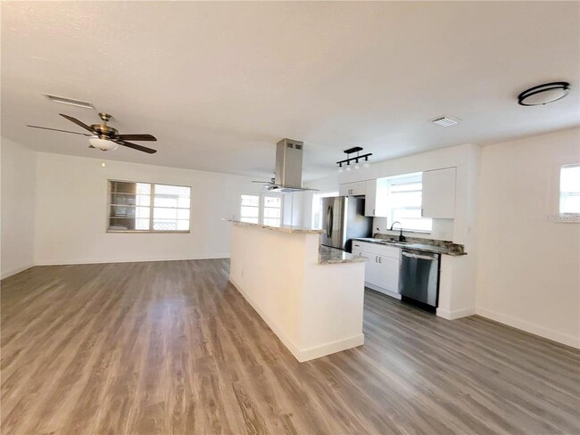 Building Photo - 5622 63rd Way N
