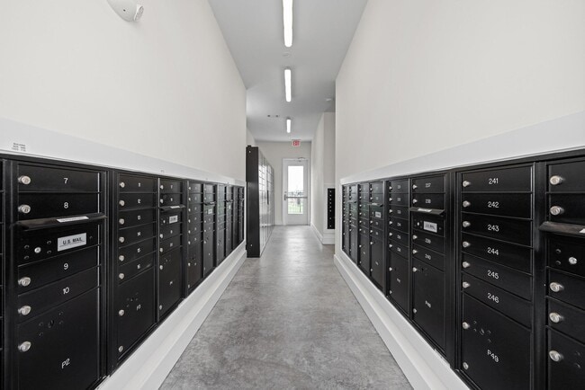 Building Photo - 901 Kelly Green Ln