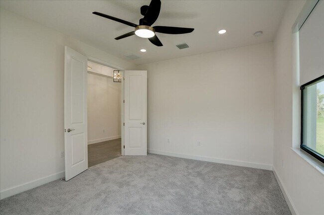 Building Photo - 12474 SW La Costa St