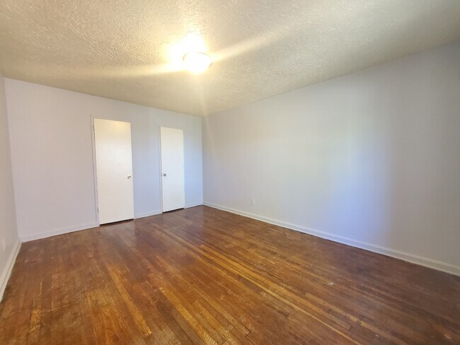 Building Photo - 694 Sanford Ave