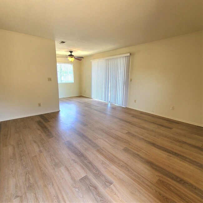 Building Photo - 3049 Jeffrey Dr