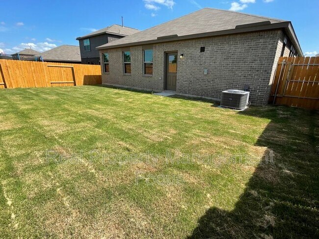 Building Photo - 837 Clark Dr