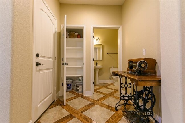 Building Photo - 8408 Panadero Dr