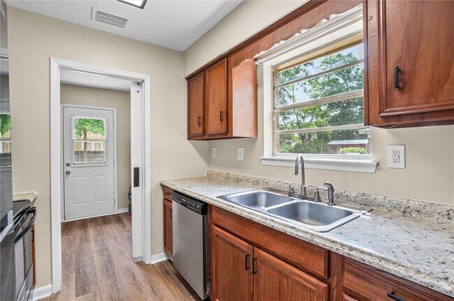 Building Photo - 5417 Quail Run E
