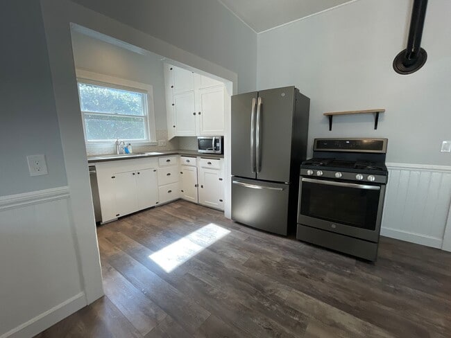 Building Photo - Charming Home on Cul-de-Sac w/Jacuzzi, Fireplace, Garage || Minutes from Downtown Napa!