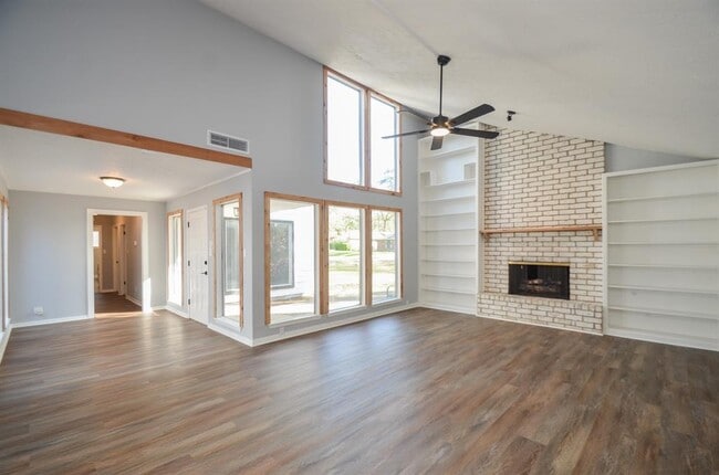 Building Photo - 48 Artesia