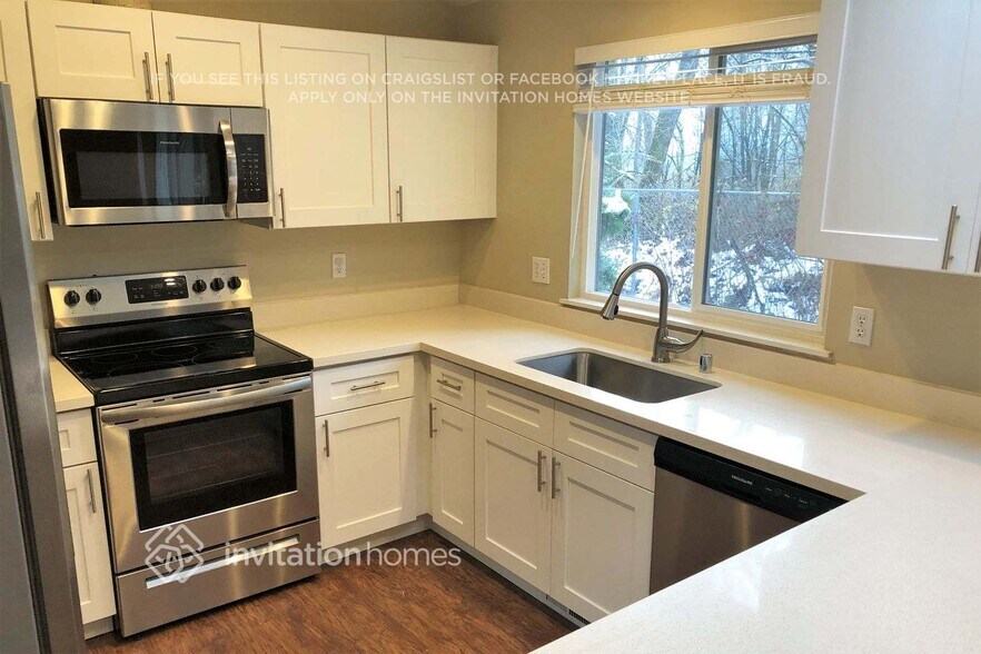Building Photo - 1610 56th Ave NE
