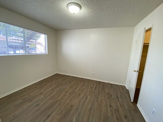 Building Photo - ora211