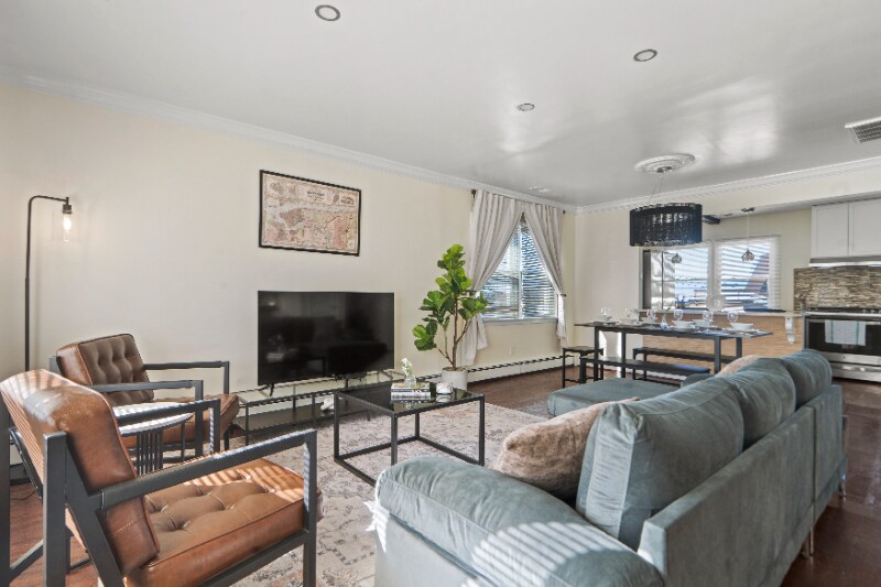 Building Photo - 9103 Columbia Ave