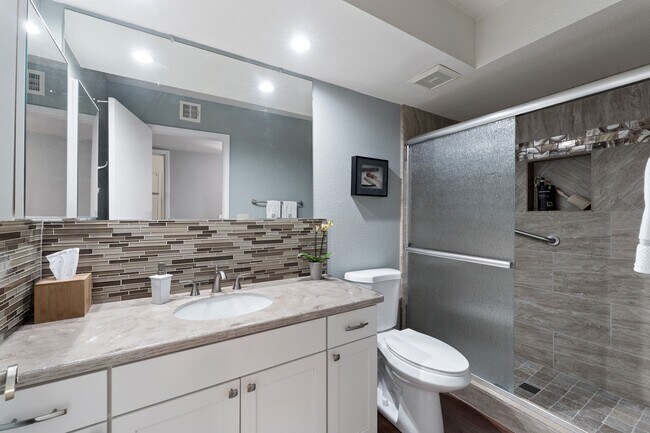 Building Photo - Welcome to this updated & spacious Golf Course Home in Leisure World a 45+ Active Adult Resort Co...