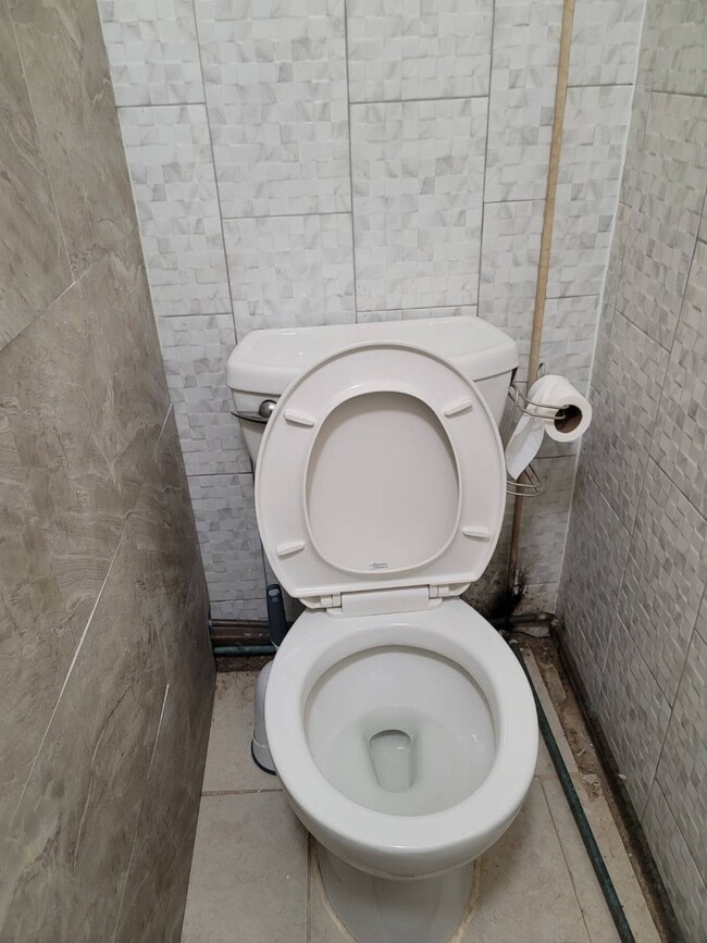 Building Photo - 137-28 170th St