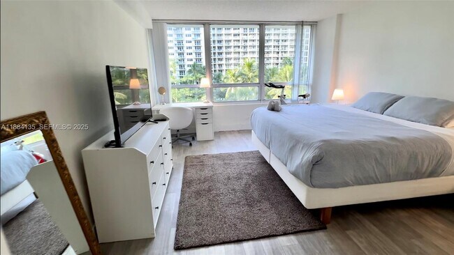 Building Photo - 1500 Bay Rd