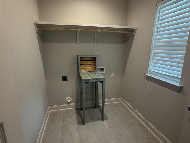 Building Photo - 102 Ancona Ln
