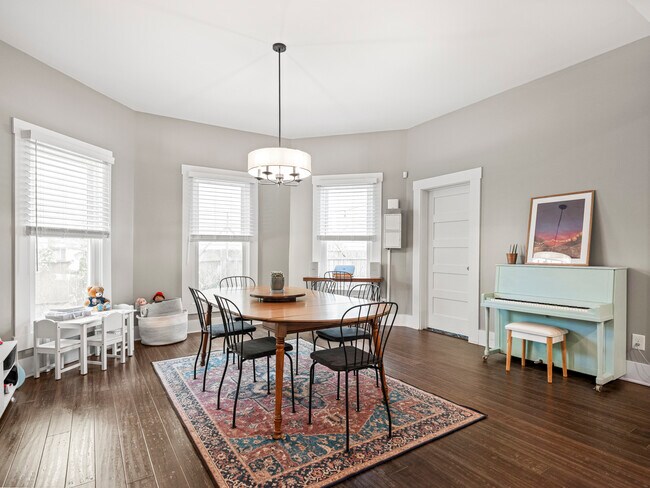 Building Photo - 622 N Hamilton Ave