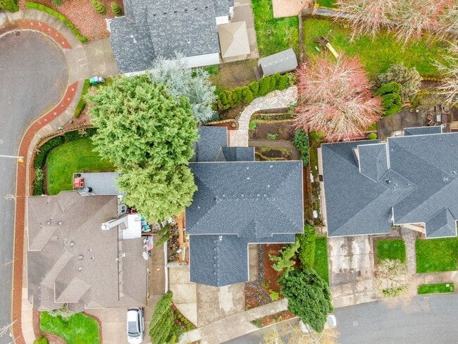 Building Photo - 16044 SE Flavel Dr