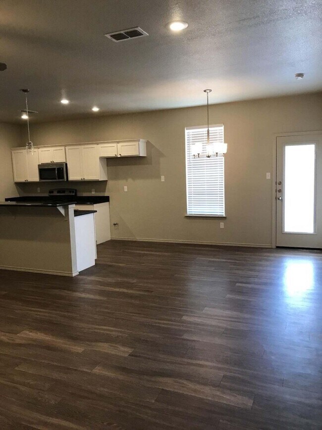 Building Photo - 2101 10th St