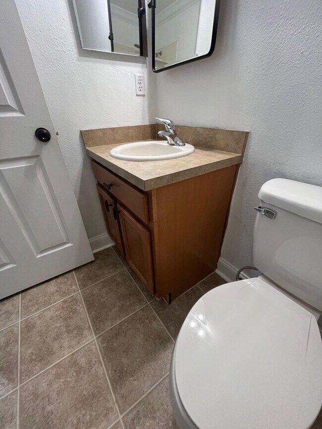 Building Photo - 410 Tradition Ln