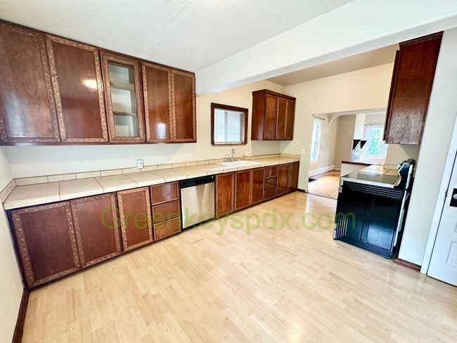 Building Photo - 806 SE 45th Ave