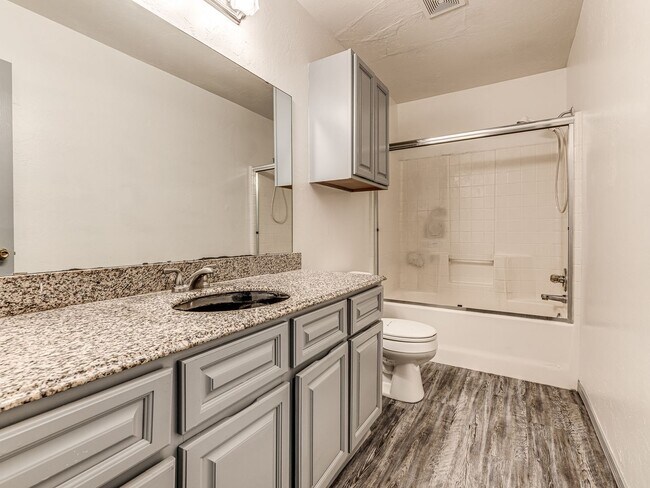 Building Photo - Updated Home + Deer Creek Schools + 3 bedr...