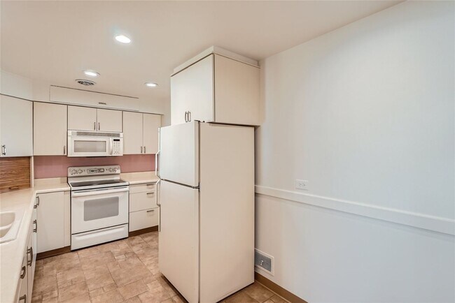 Building Photo - Beautiful 3-Bedroom Home in Denver – Avail...