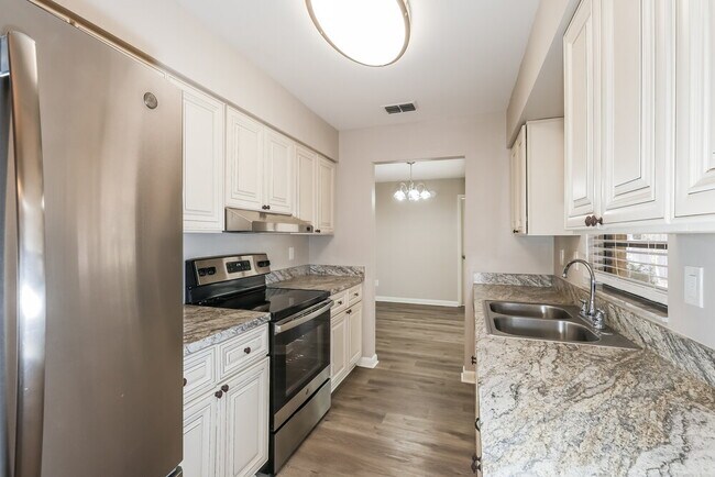 Building Photo - 813 Regal Palm Ct