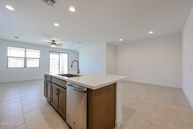 Building Photo - 26096 N 170th Ave