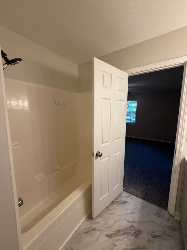 Building Photo - 3633 Thomasville Rd
