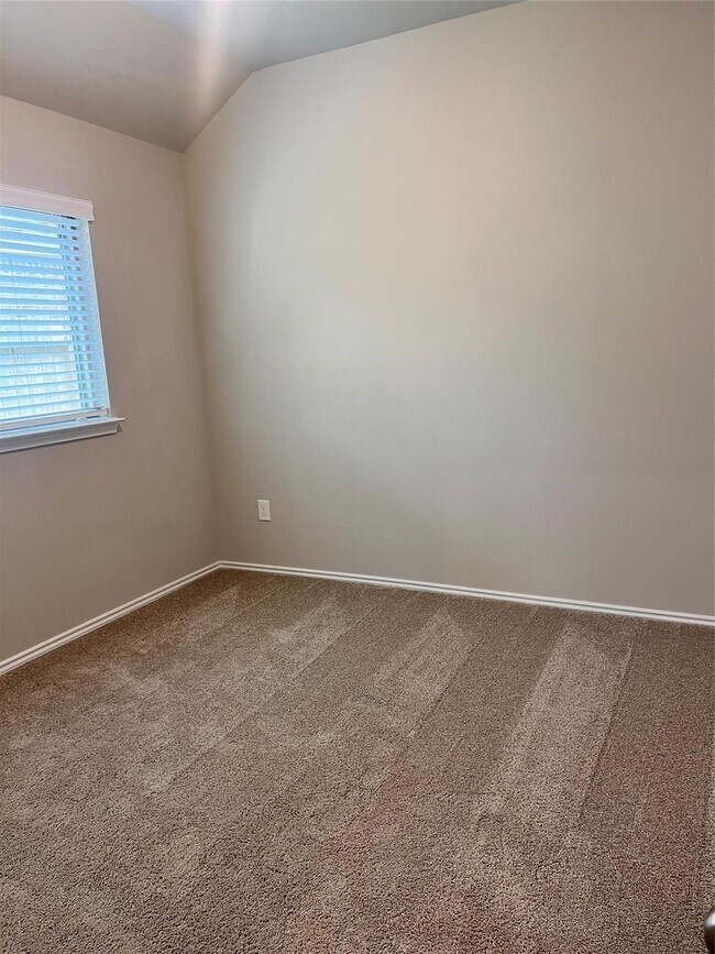 Building Photo - 8420 Int'l Fls Dr