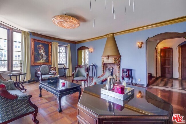 Building Photo - 642 S Bronson Ave