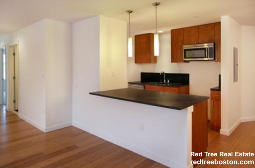 Building Photo - 16 Miner St