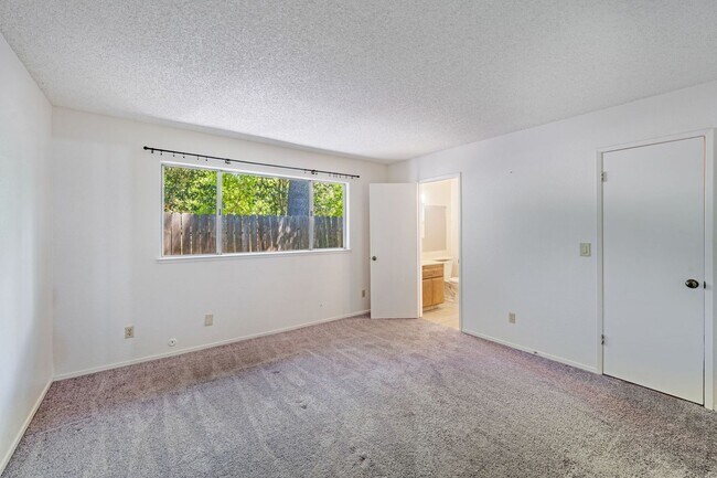 Building Photo - 4830 Suncrest Way